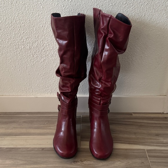 New Comfortview reddish burgundy Heeled Boots with Buckle Detail - Picture 3 of 8